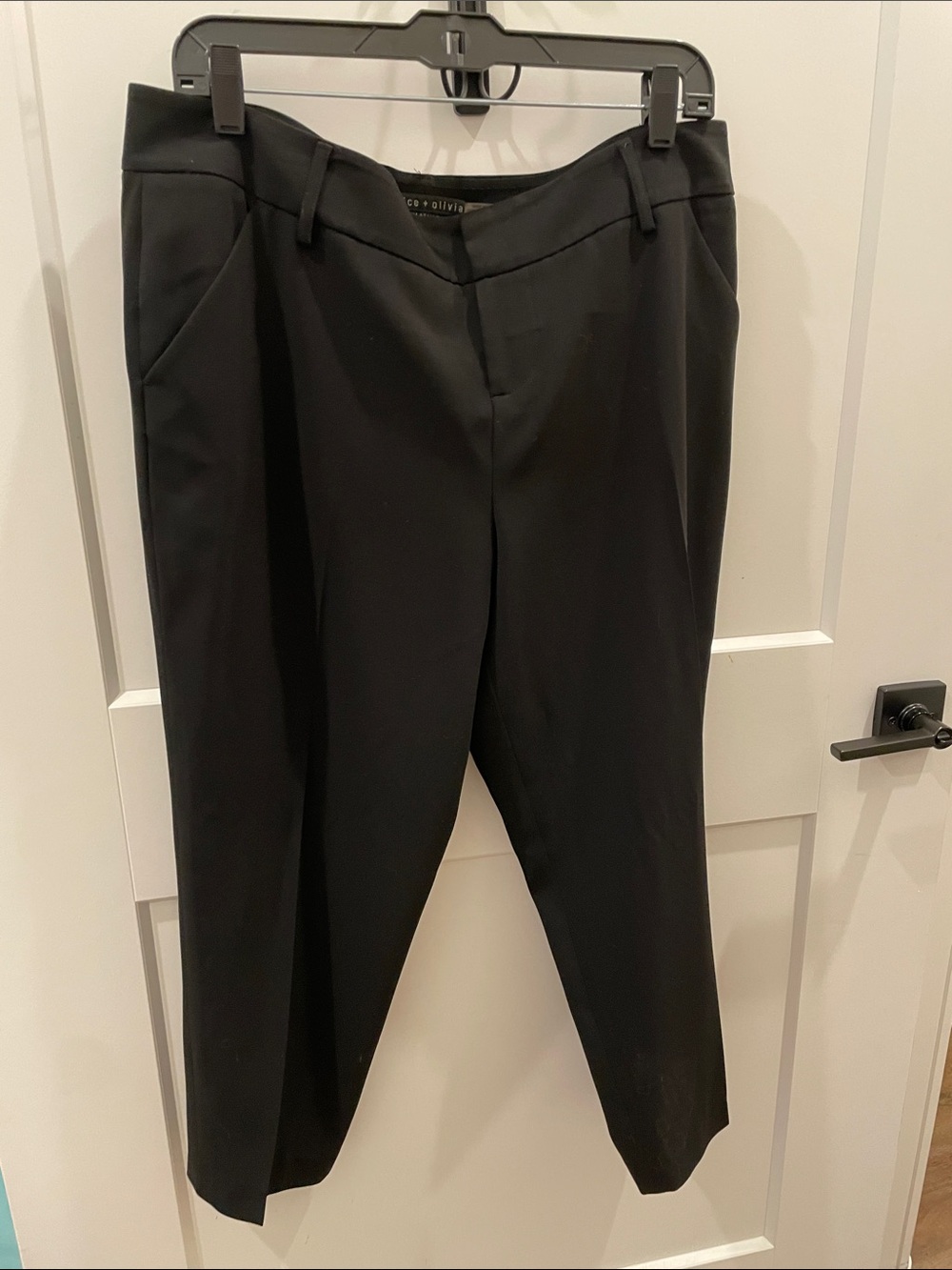 Alice + Olivia Classics Black  Dress Pants - Classic Tailored Fit. EUC